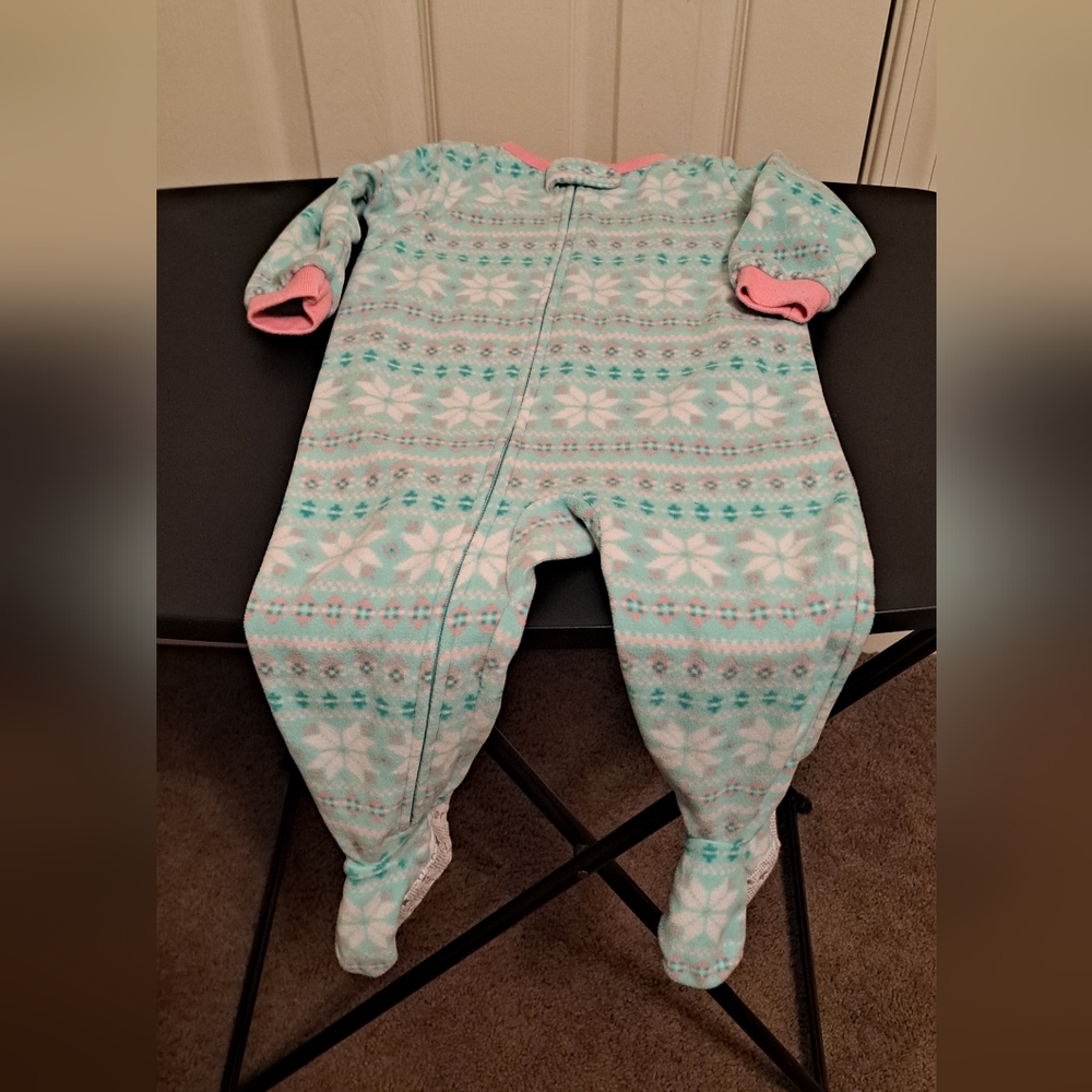 Carter's 18 month One Piece sleeper good preloved condition. Zipper and snap.